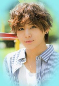 かと思ってしまいましたが、色々と調べてみますと、堀越学園で山田涼介さんと同級生だったんですね。